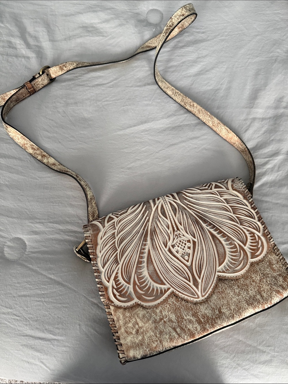 Patricia Nash Beige Floral-Embossed Crossbody Bag - Unbranded